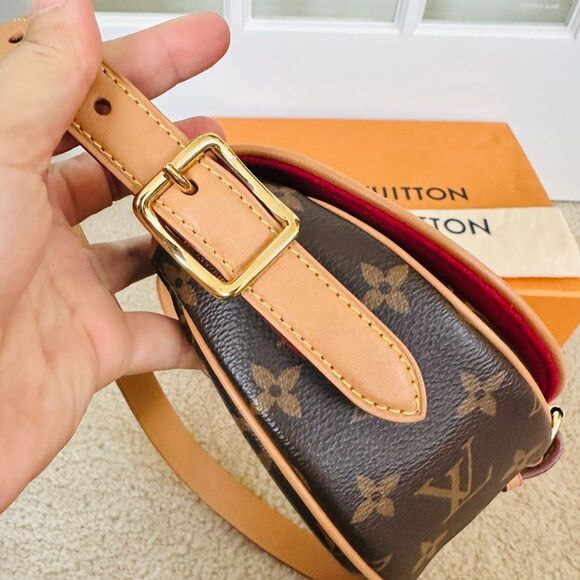 Louis Vuitton Tambourin Crossbody Bag - Picture 4 of 15